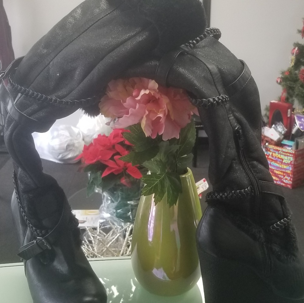 Boots - Picture 3 of 4